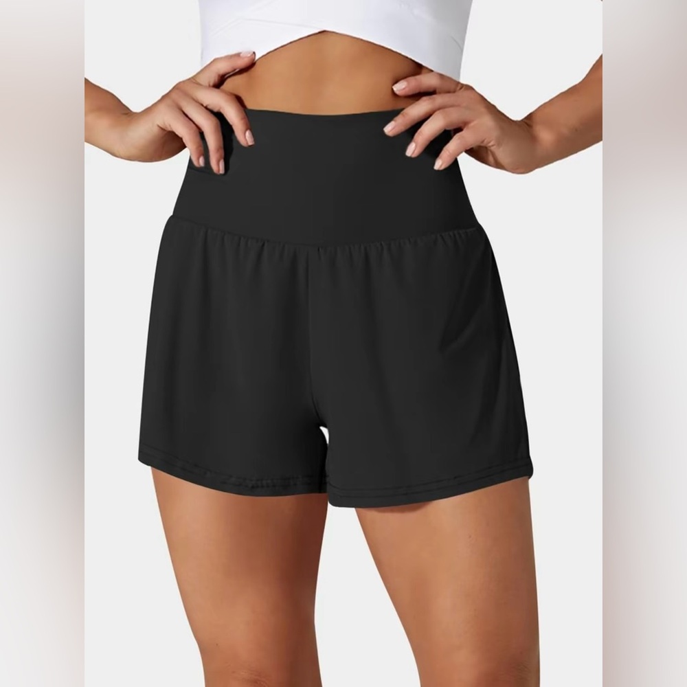 NWT Halara Super High Waisted Back Pocket & Side
Hidden Pocket 2in1 Yoga Shorts